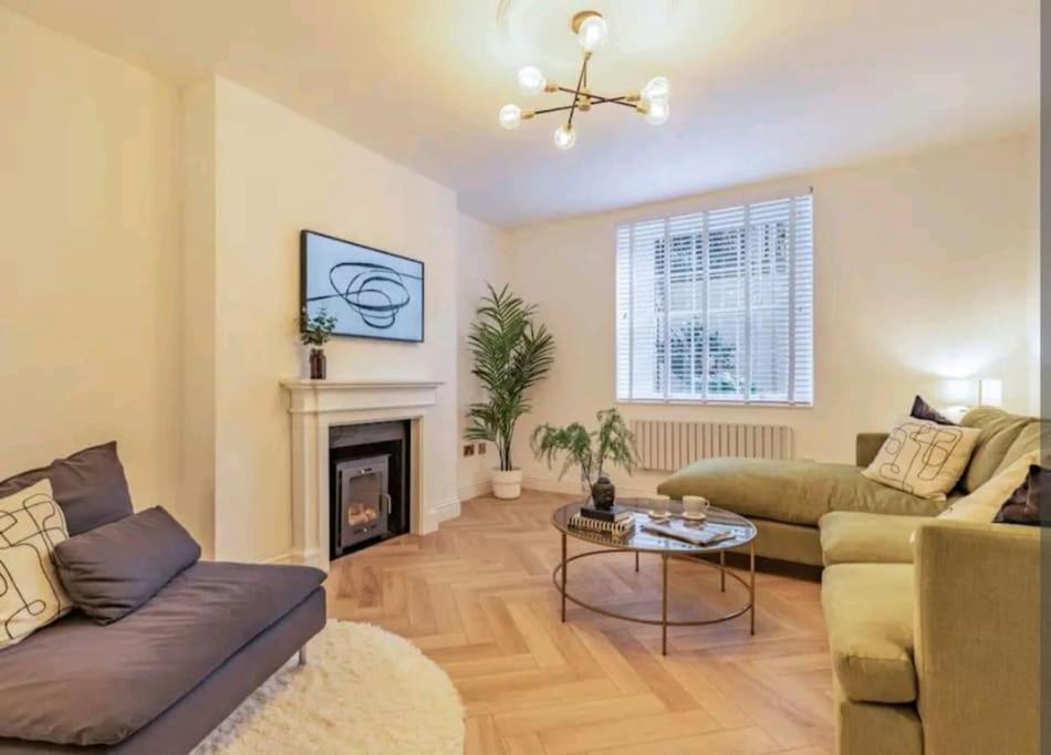 St Marg's Hideaway: Grade II Listed Luxury in Cheltenham's Heart Exterior photo